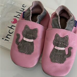 Like new EUC Inch blue cute cat meow pink baby shoes size child small 2-3 years